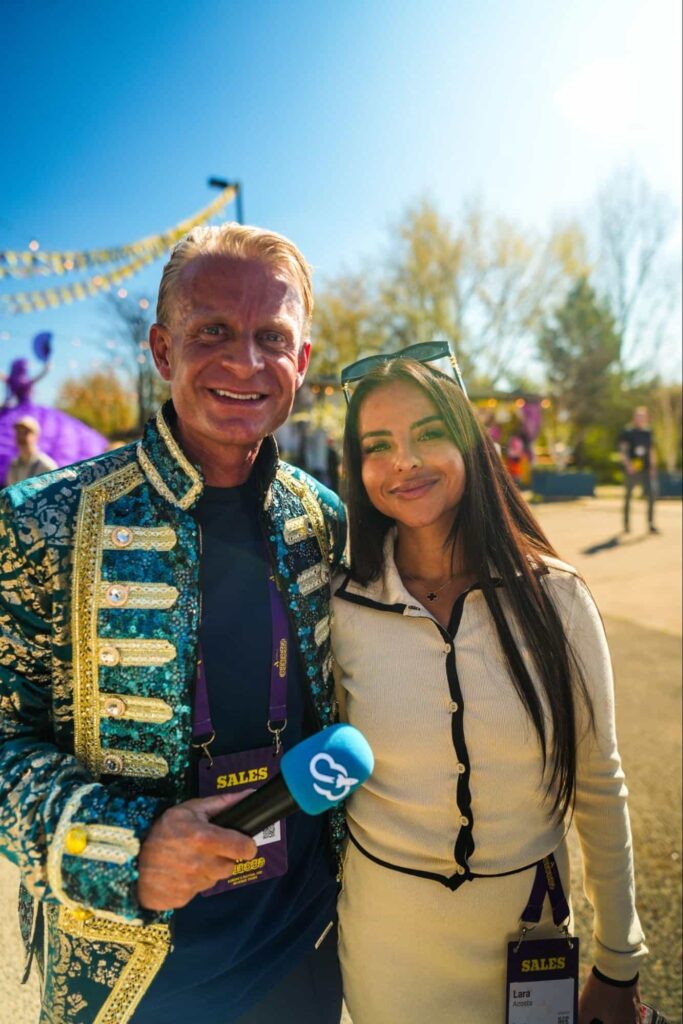 Sales professionals Stefan Smulders and Lara Acosta pose for a photo at the LinkedIn-focused marketing conference ARRtist Circus